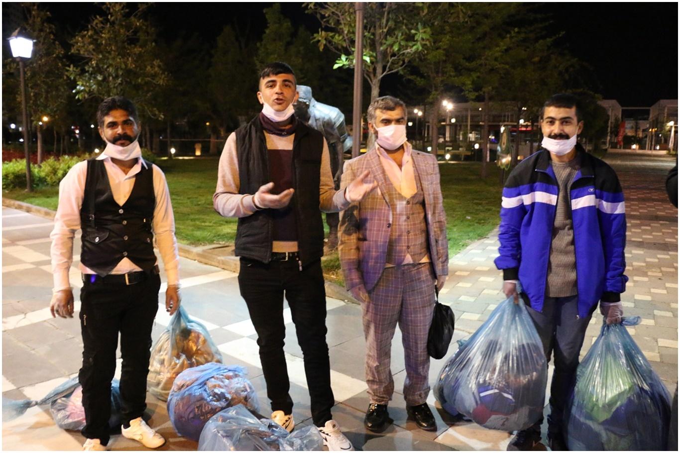Cezaevinden geç saatlerde tahliye edilen hükümlüler, sokağa çıkma yasağına takıldı Cezaevinden geç saatlerde tahliye edilen hükümlüler, sokağa çıkma yasağına takıldı